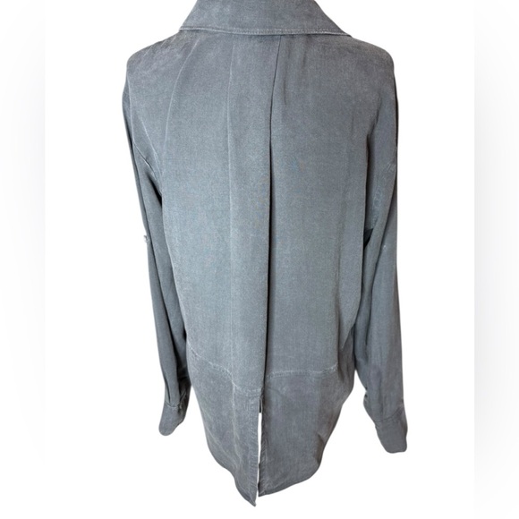 Anthropologie Cloth & Stone Gray Relaxed Button Down Shirt size Medium - Picture 4 of 9